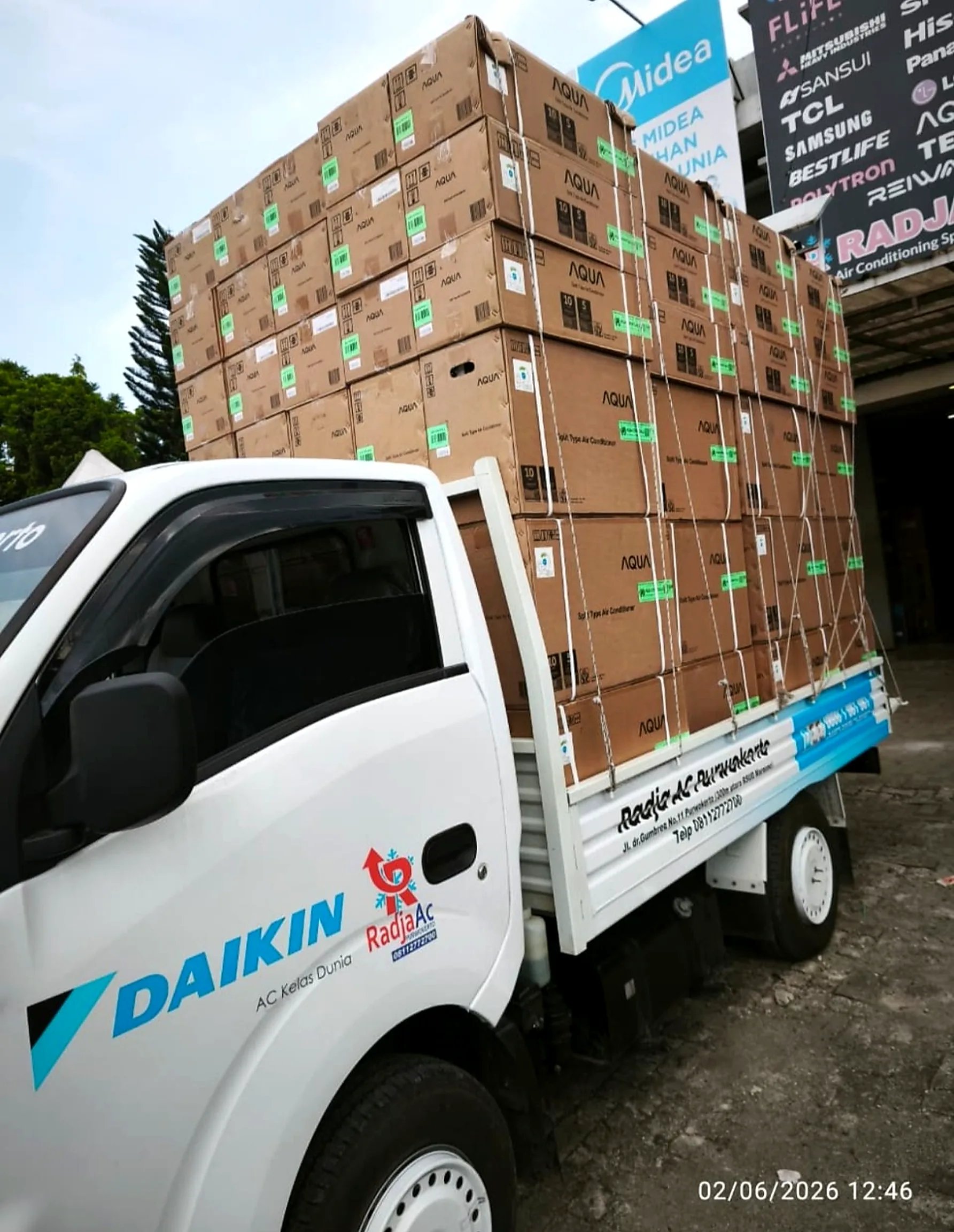 Pengiriman Banyak Unit AC Aqua