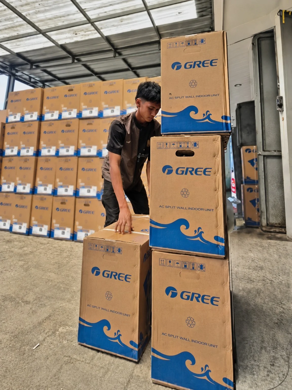 Persiapan pengiriman AC RADJA AC