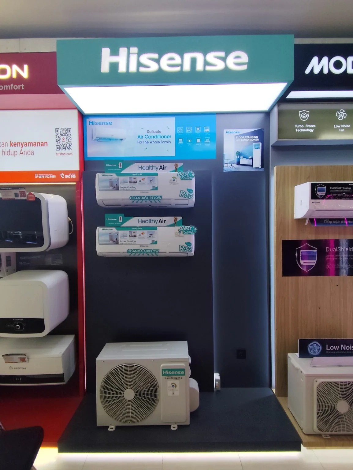 Showcase AC Hisense original di showroom Radja AC