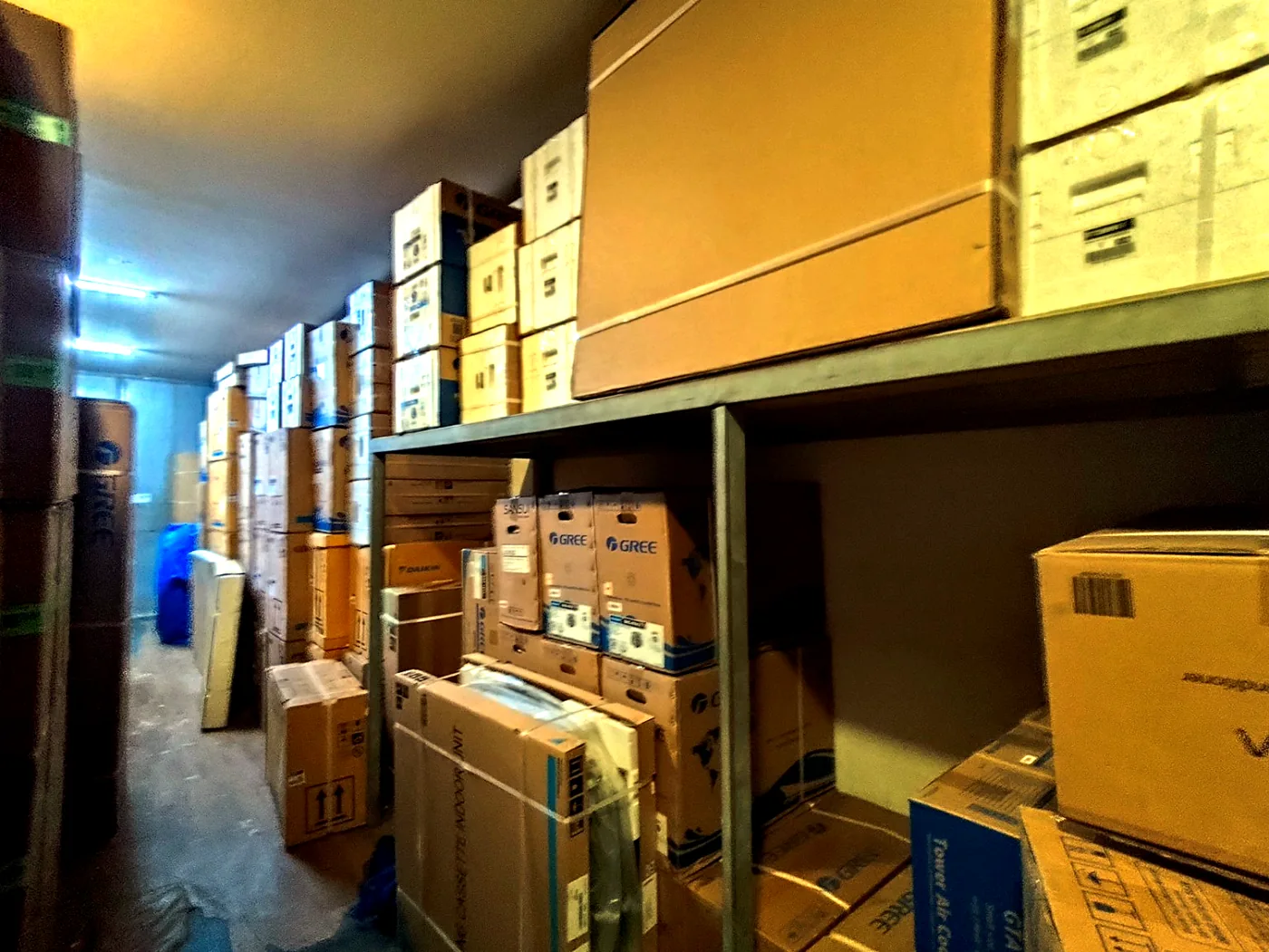 Gudang Radja AC — Penyimpanan unit indoor dan outdoor