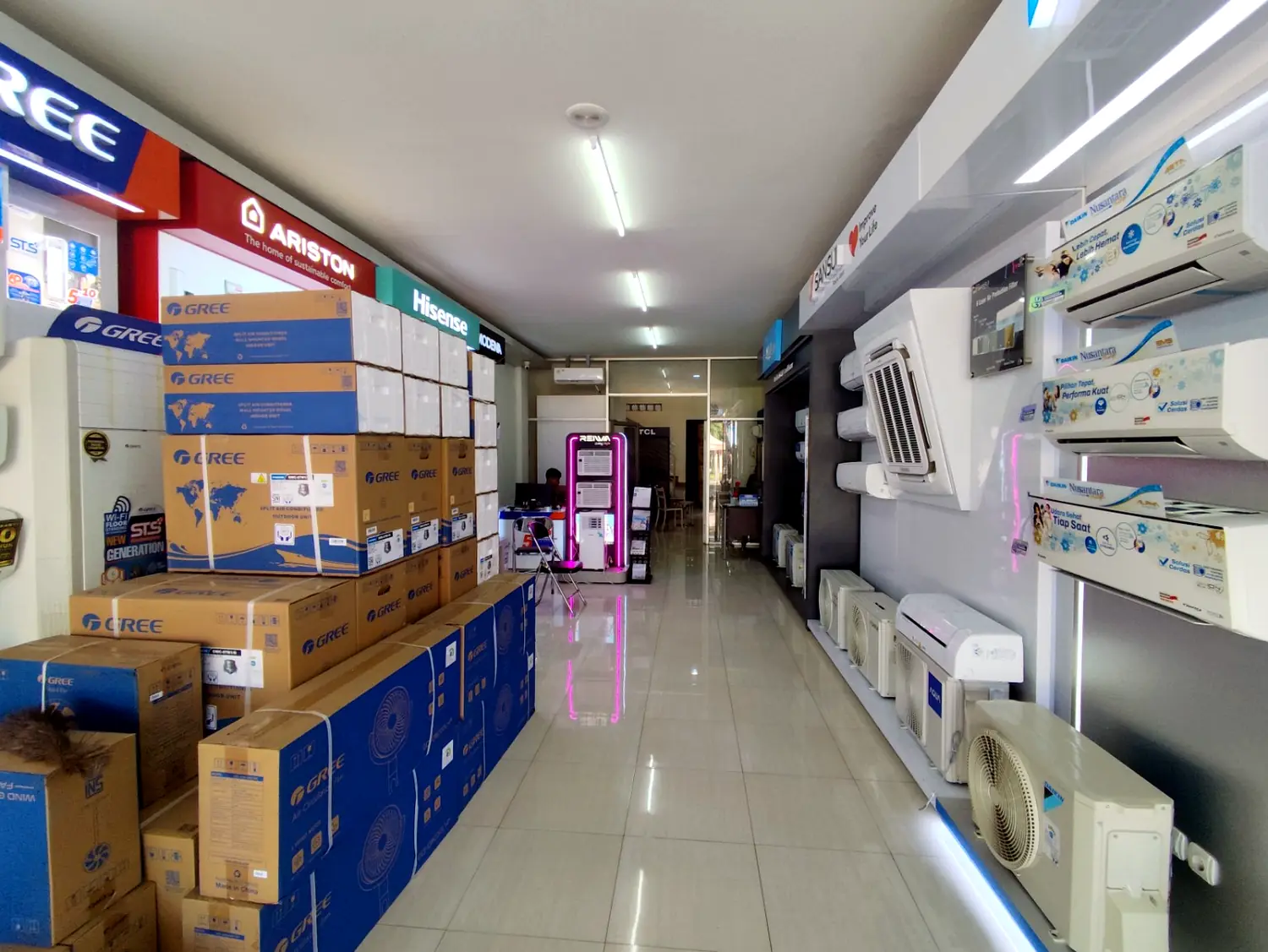 Showroom Daikin & Gree Radja AC untuk pengiriman Cilacap